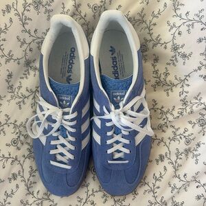 Almost brand new Adidas Gazelle Indoor Blue Fusion Gum Shoes women’s USA size 11